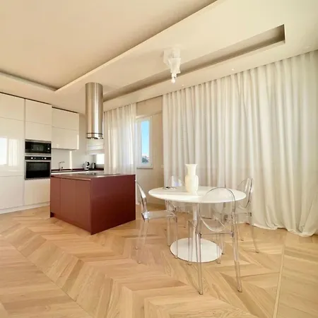 Terrazza Sul Mare By Interhome Виареджо